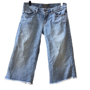 David Kahn distressed light wash straight leg capris/crop pants. Women size 27